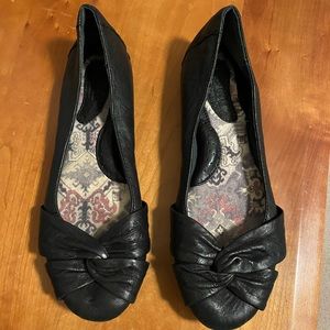 Born brand ballet flats. Only worn once. Size 8.5